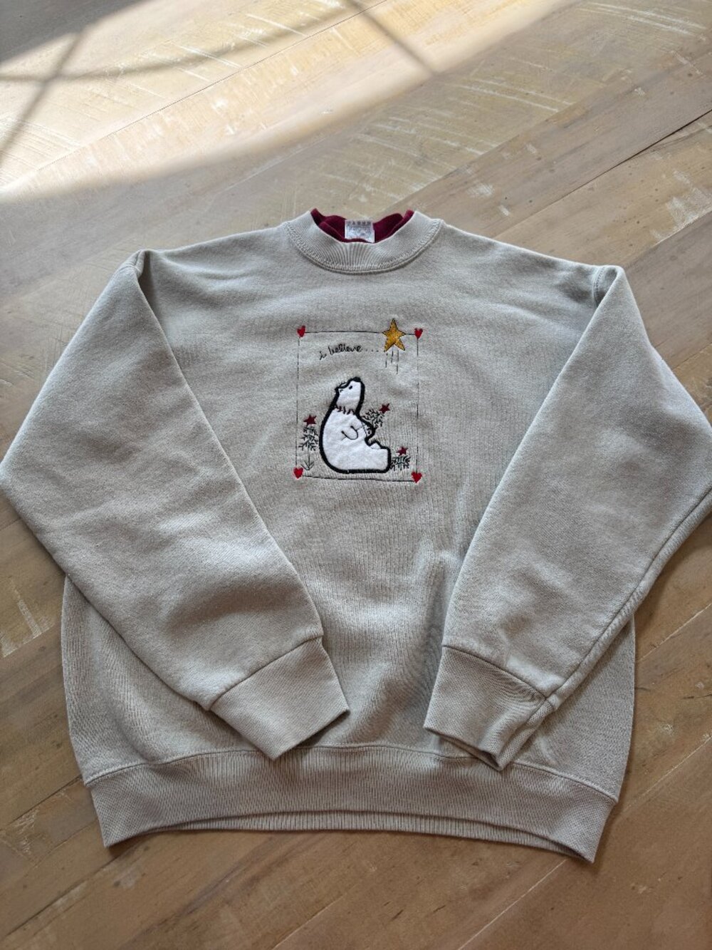 Vintage 90s Embroidered Polar Bear Shooting Star Holiday Sweatshirt Tan L